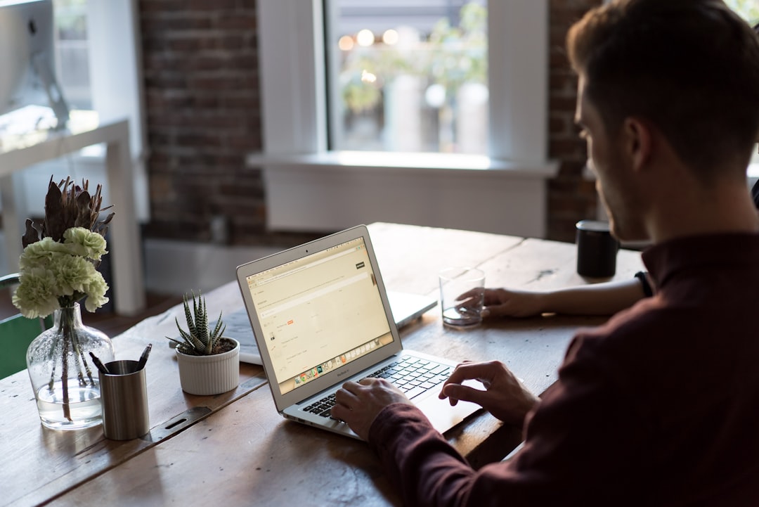 Apprentissage à distance pour agilité professionnelle accrue.