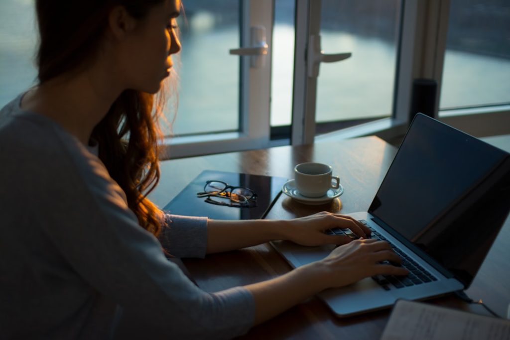 Influence de l'actualité formation sur le développement web.